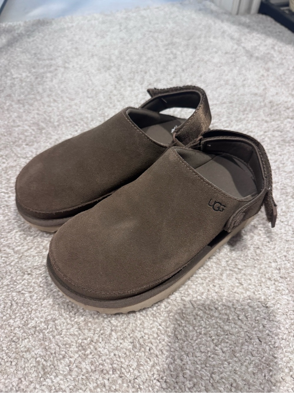 UGG Women’s goldenstar size 6 hickory
